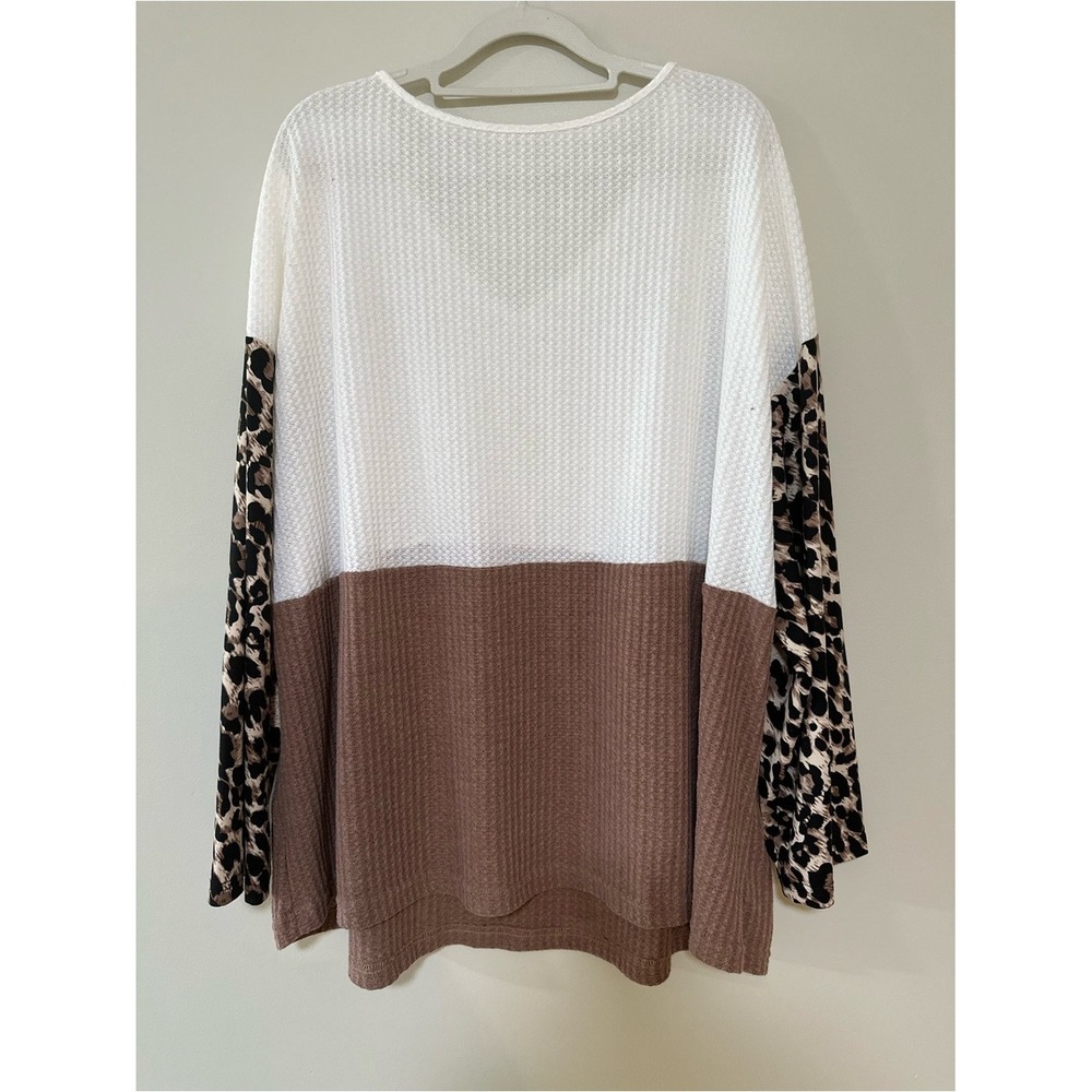 Boho Leopard SHEIN V-Neck Top 2XL White Brown Colorblock Waffle Knit - Picture 4 of 4